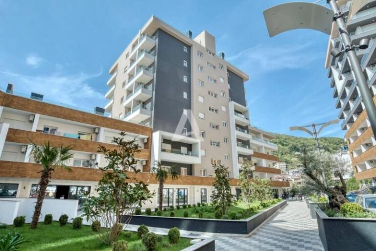 2-комнатная меблированная квартира с паркингом и видом на море в Будве!