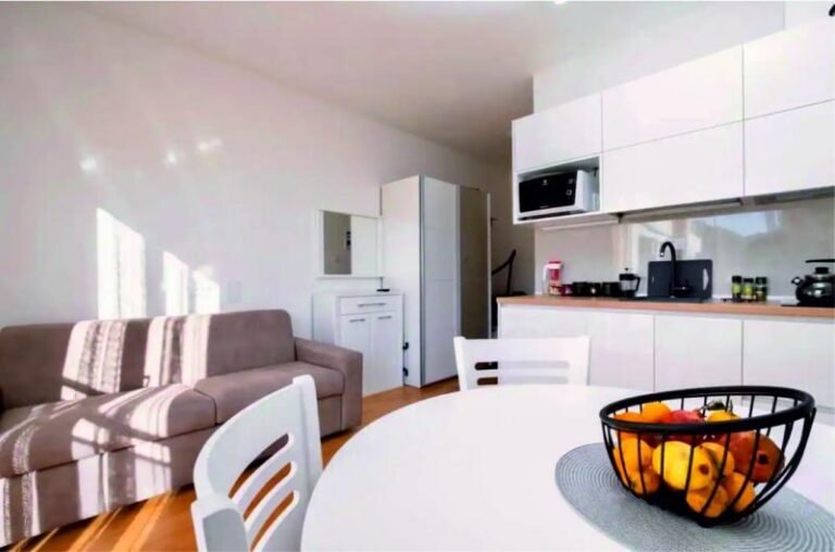 Garsonjera u centru Budve na godinu dana!