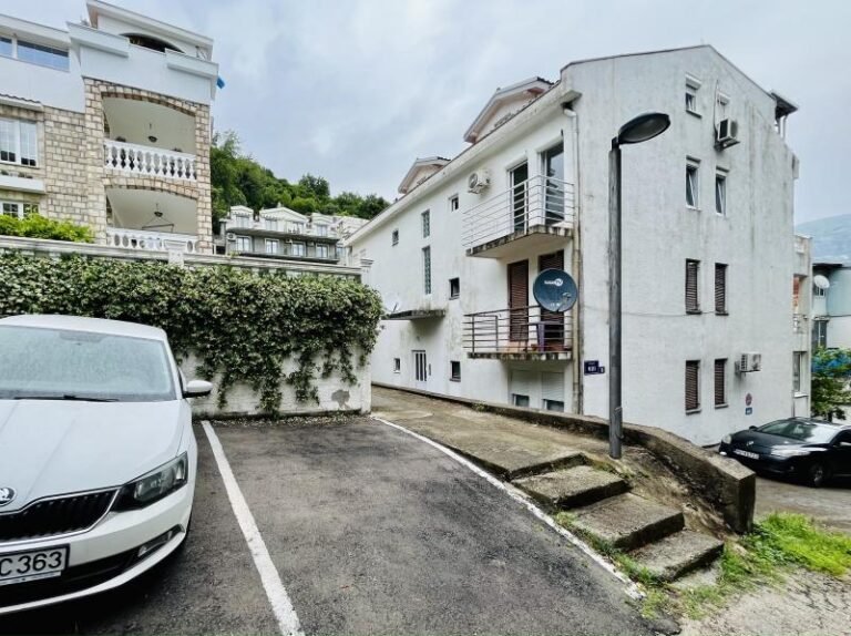 2-комнатная квартира 50 m2 в Будве в районе отеля Москва!