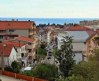 Двуспальная квартира в Будве с видом на море!