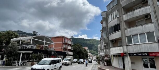 Garsonjera preko puta restorana Parma u Budvi!