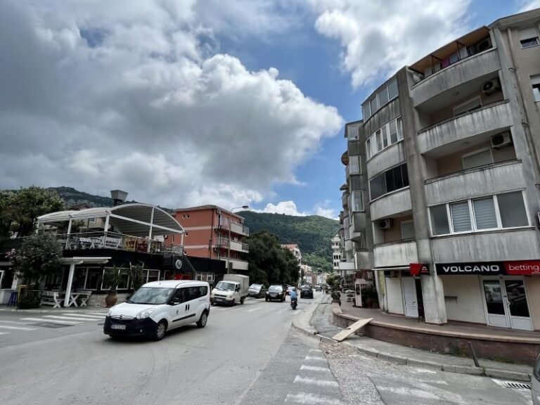 Студия напротив ресторана Parma в Будве!