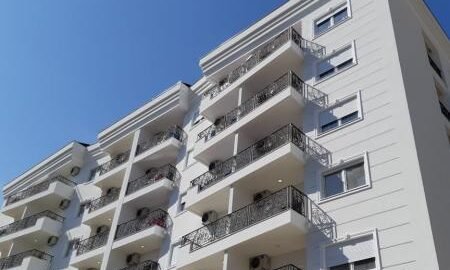 Jednosoban stan u Bečićima na godinu dana od 15. septembra!