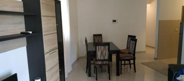 Dvosoban stan u Bečićima na godinu dana od 15. septembra!