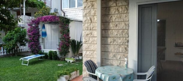 Dvosoban stan u Petrovcu sa pogledom na more!