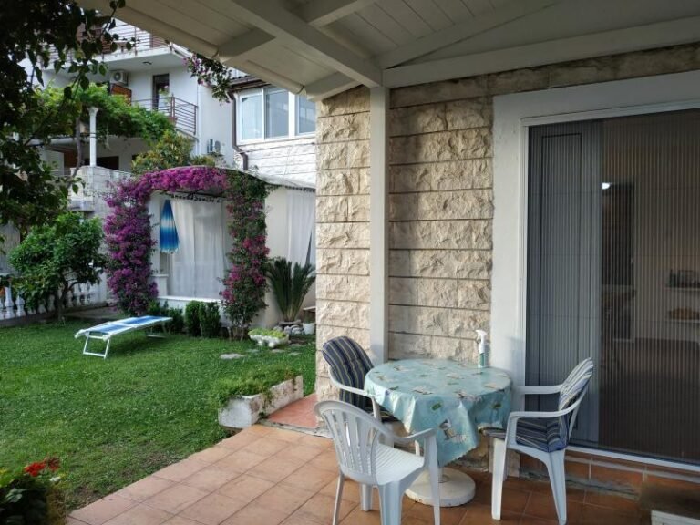 Dvosoban stan u Petrovcu sa pogledom na more!