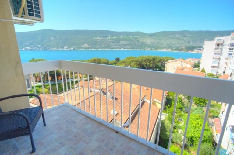 Two bedroom apartment in Topla, Herceg Novi with sea views for long term rent!
