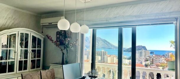 Двуспальная квартира в Будве с видом на море в долгосрочную аренду!