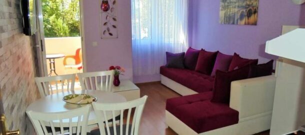 Двуспальная квартира в центре Тивата в аренду на срок от 1 года!