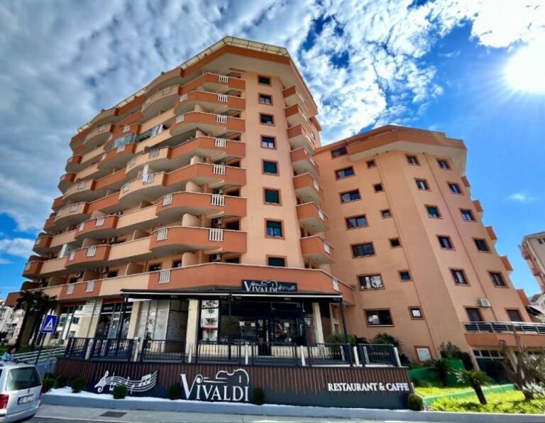 2 - комнатная квартира у ресторана Vivaldi в Будве!