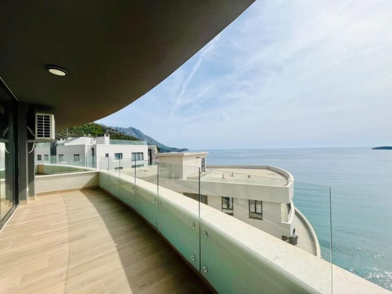 Jednosoban stan u hotelu Green stone u Rafailovićima na 1 godinu!