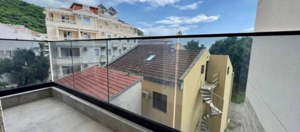 One-room apartment 50 meters from the sea in Rafailovici!