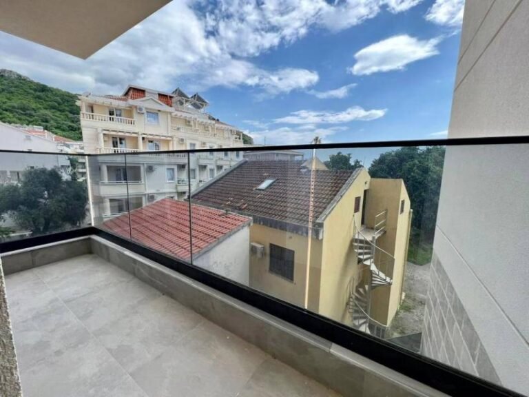 Jednosoban stan 50 metara od mora u Rafailovićima!