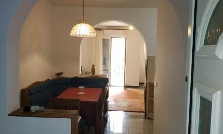 Двуспальная квартира в Бечичах в живописном месте с видом на море!