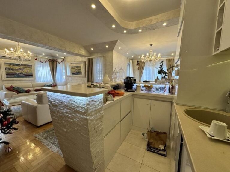 Двуспальная квартира в Будве рядом с Академией Знаний!