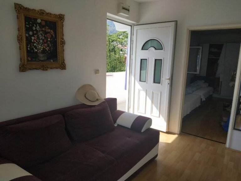 Односпальная квартира в долгосрочную аренду в Будве!