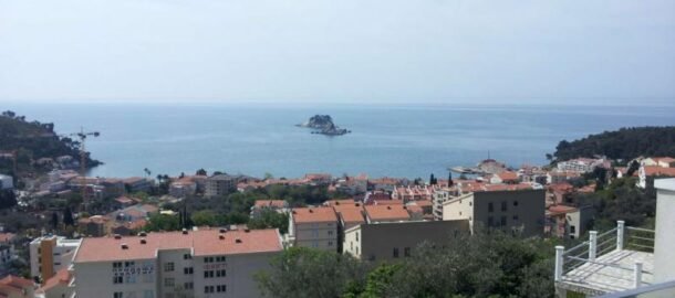 Two-bedroom apartment above Petrovac with sea view!