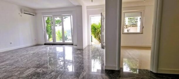 Jednosoban stan u Petrovcu u zgradi sa bazenom!