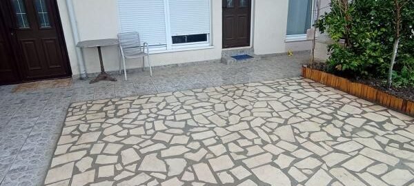 Izdaje se garsonjera u Budvi na duži period!