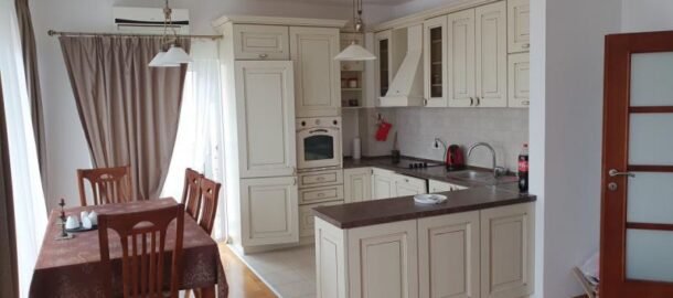 Dvosoban stan u Bečićima sa pogledom na more!