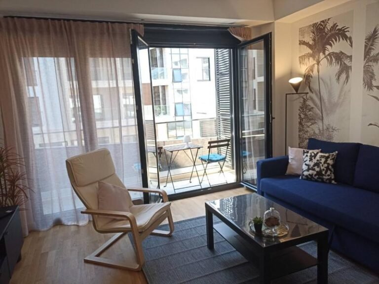 Jednosoban stan sa parkingom u Tivtu za dugoročni najam!