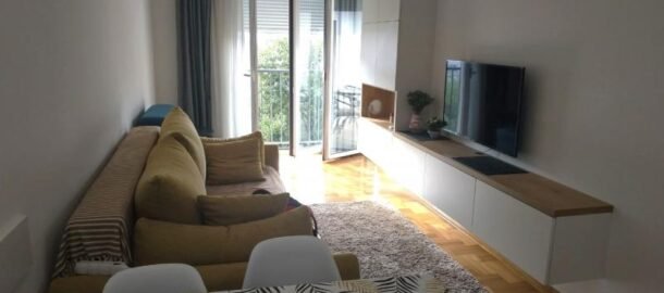 One-bedroom apartment in the center of Budva for long-term rent with a place in the garage!