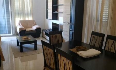 Двуспальная квартира в Бечичах в аренду на год!