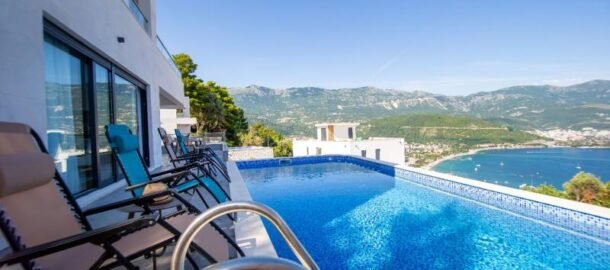 Вилла в Будве с потрясающим видом на море в аренду на год!