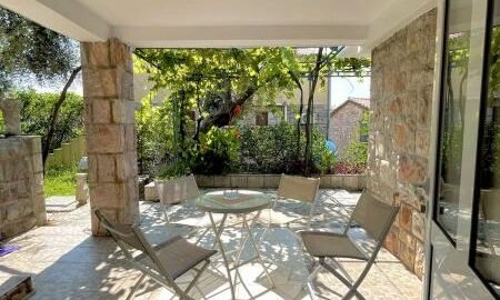 Двуспальная квартира на Св. Стефане в 300 м от моря в аренду до сезона!