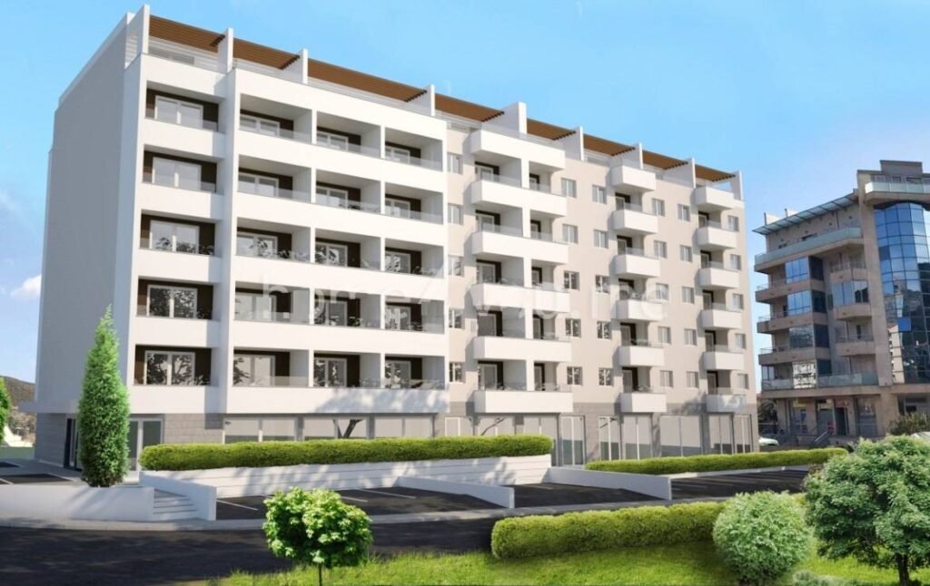 Prostran jednosoban stan u Budvi u naselju Rozino!