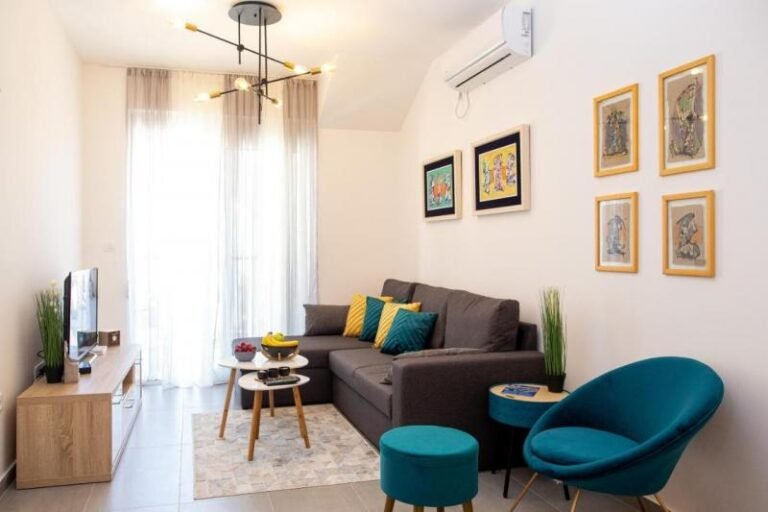 For long-term rent one-bedroom apartment in the center of Budva with a garage!