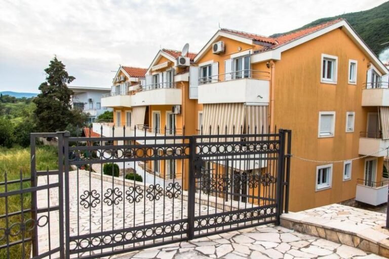 Jednosoban stan u Đenovićima sa pogledom na more!