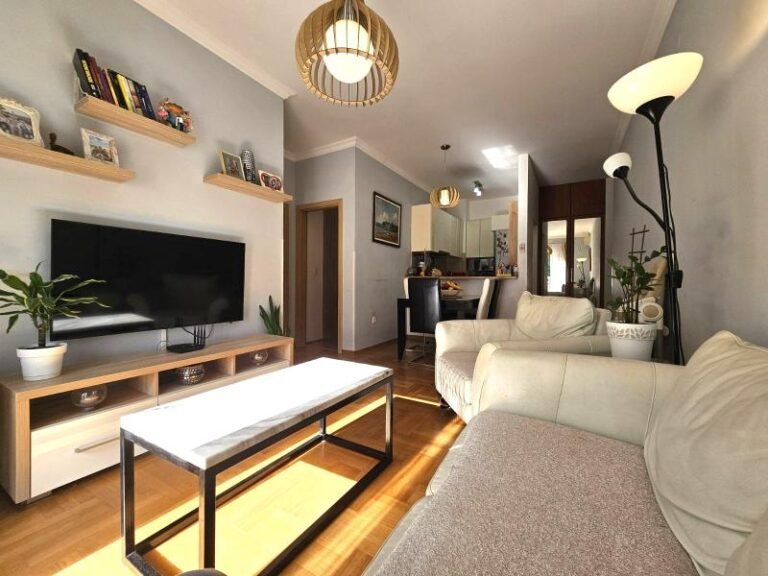 Двуспальная квартира в Будве рядом с REA центром!