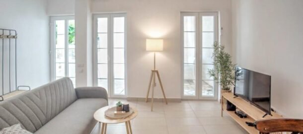 Двуспальная квартира в Баошичах в 30 м от моря!