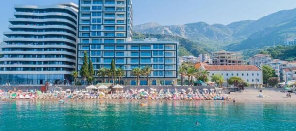 Двуспальные апартаменты в комплексе премиум-класса В Рафаиловичах на первой береговой линии!