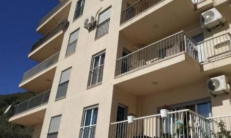 Двуспальная квартира в Петровце в 400 м от моря!