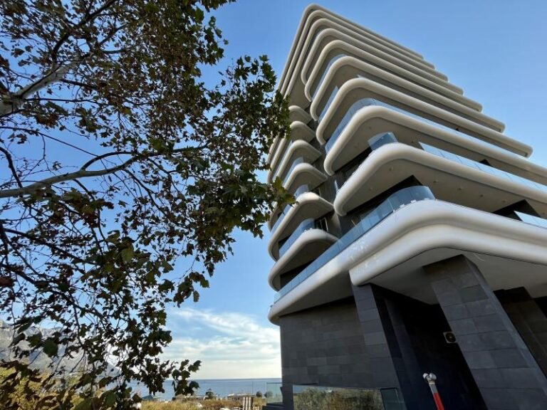 VIP меблированная 2- комнатная квартира на первой линии в Бечичи - вид на море!