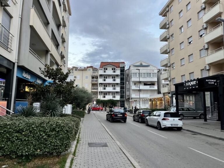 Cheap one-room apartment in the center of Budva!