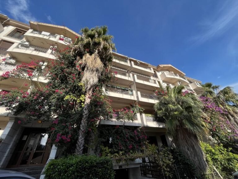 Jednosoban stan sa saunom u kompleksu sa bazenom u Budvi!