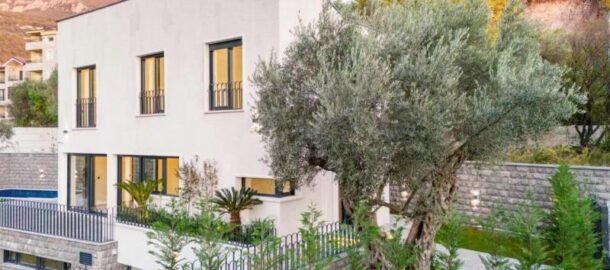 Vila sa bazenom na Jadranu u Kamenovu!