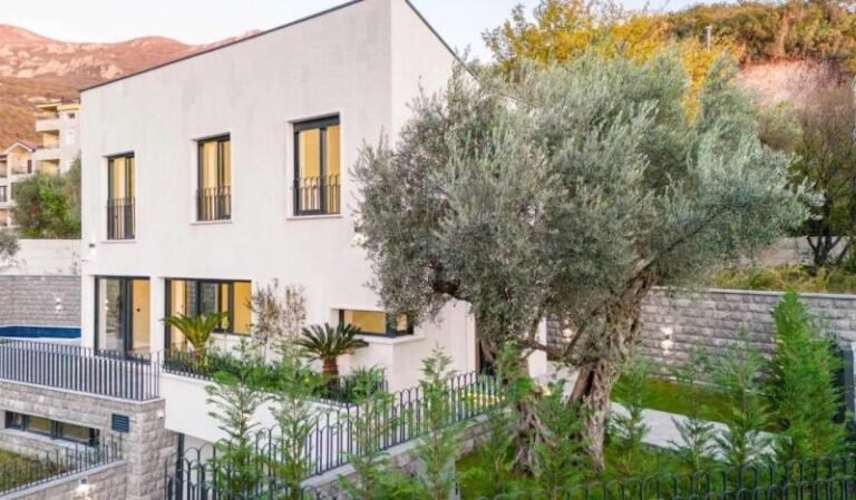 Vila sa bazenom na Jadranu u Kamenovu!