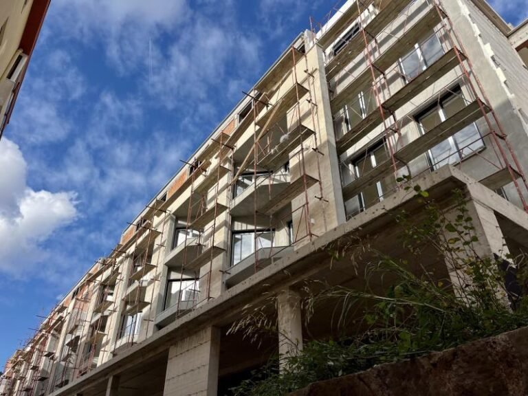 Two-room apartment with a 40m2 terrace and parking, near to the Parma cafe in Budva!