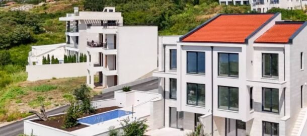 Villa with sea view in Rezevici!