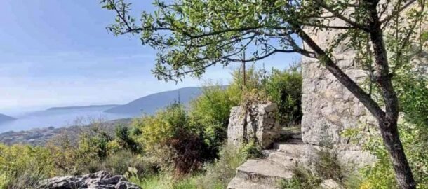 Cтарый дом на участке 5,000 m2 с видом на море!