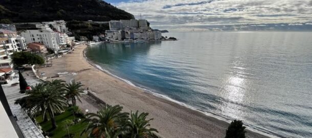 3-комнатный апартамент на первой линии моря! Снижена цена только до конца года!