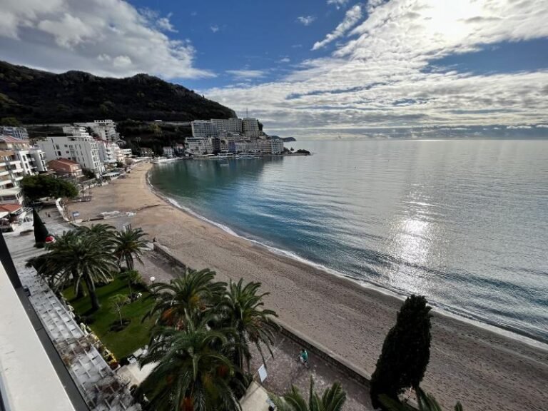 Dvosoban stan na prvoj liniji mora! Snižena cijena samo do kraja godine!