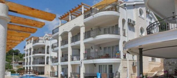 Двуспальная квартира в Дженовичах в комплексе с бассейном и с видом на море!