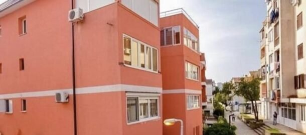 Jednosoban stan u Budvi sa panoramskim pogledom na godinu dana!