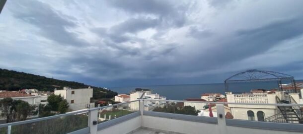 Трехэтажный дом в Утехе с видом на море в 200 метрах от моря!