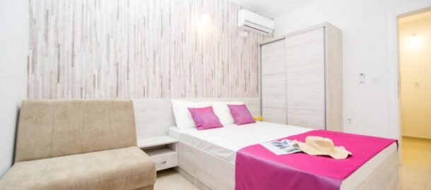 В аренду на год квартира-студия в Петровце!